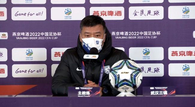 美女双腿大开被绑在床扒衣服